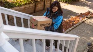 Amazon secures a third of all global online orders made before Christmas