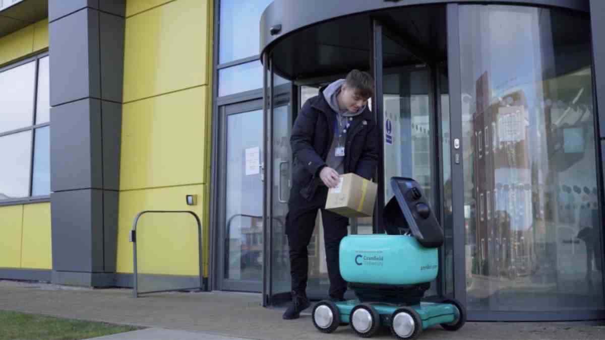 Curb-climbing robotic food delivery heading to university