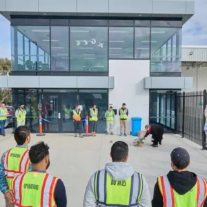 To provide customers faster and more efficient services in and around Geelong, online retail behemoth Amazon has unveiled its latest logistics site in Geelong West. 