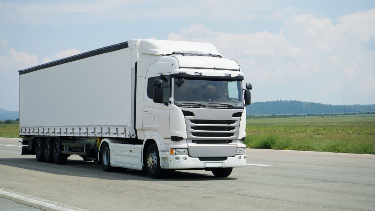 Maersk pilots electric truck for logistics solutions in Brazil 