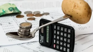Coles makes 4.8% full year profit, amid high cost of living concerns